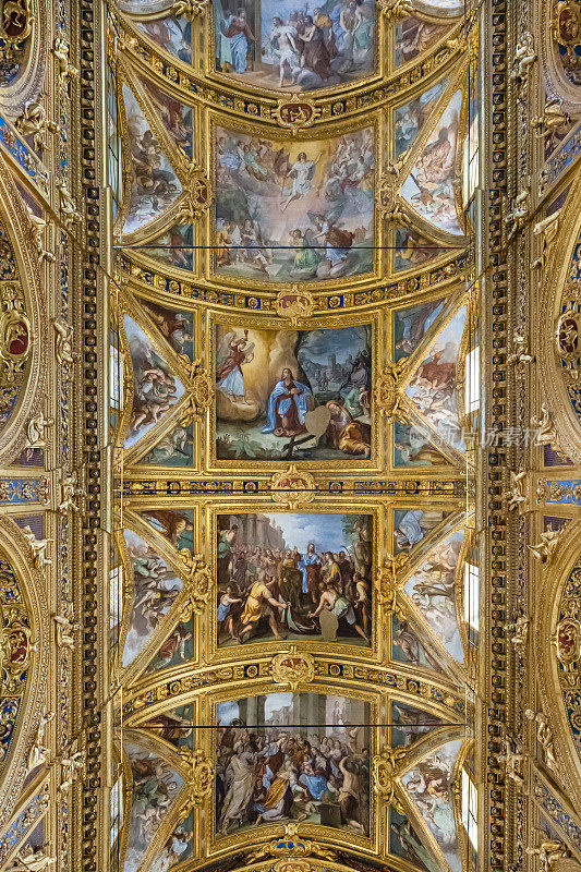热那亚的Basilica della Santissima Annunziata del Vastato的壁画天花板，这是一座巴洛克式教堂，可追溯到17世纪